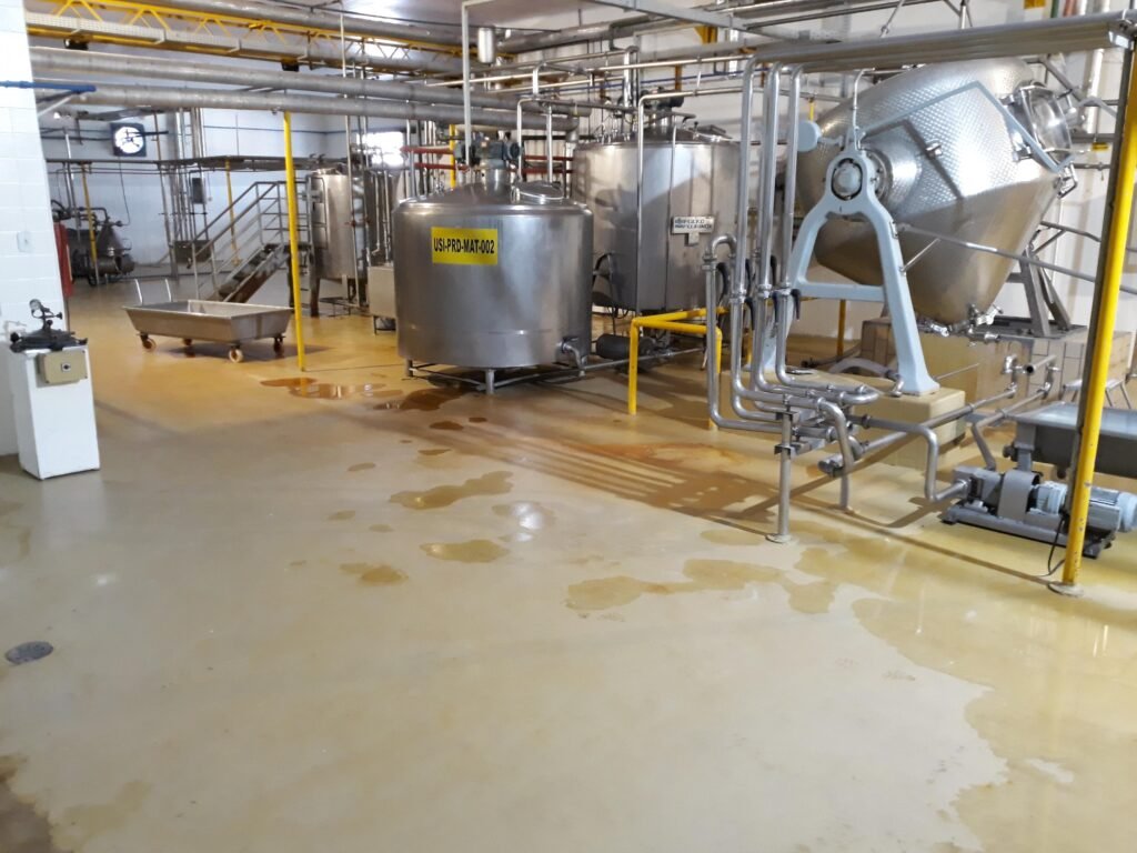 Piso para Laticínio: Guia Técnico Completo por Área de Produção